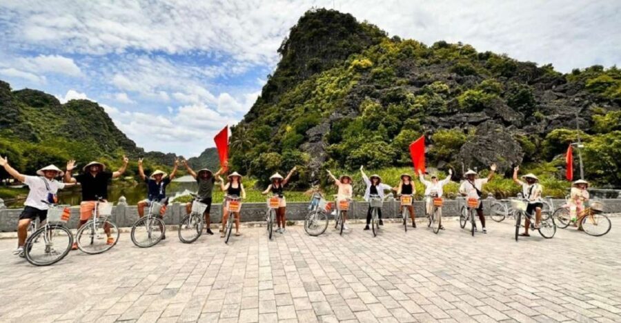 Hanoi: Ninh Binh, Hoa Lu, Tam Coc and Mua Cave Day Trip - How the Hanoi-to-Ninh Bình day trip works (and why the early start matters)