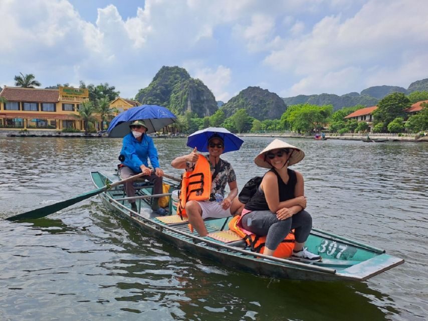 Hanoi: Ninh Binh, Hoa Lu, Tam Coc and Mua Cave Day Trip - Buffet lunch near Tam Coc: goat meat flavors and real vegetarian options