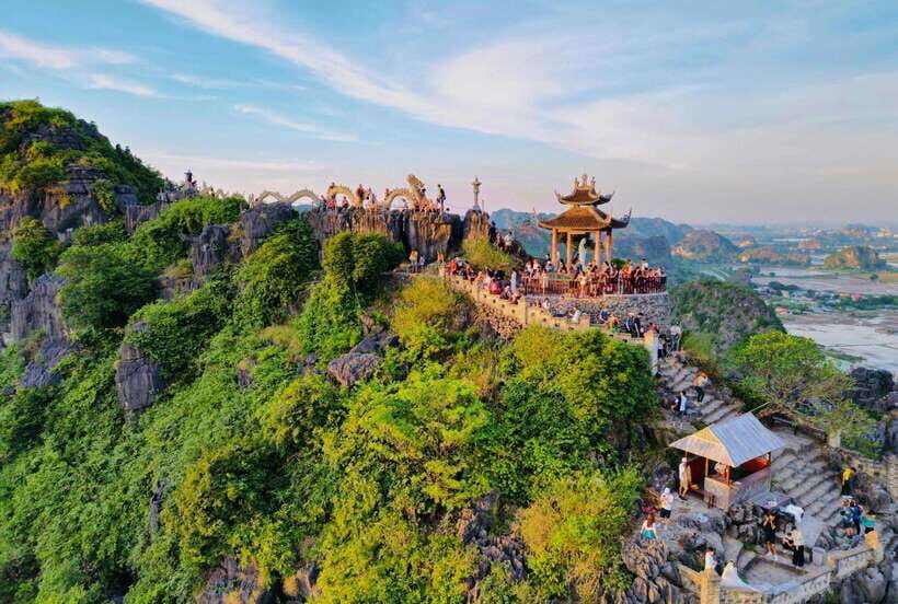 Hanoi: Ninh Binh, Trang An, Mua Cave and Bai Dinh Pagoda - Lunch in Ninh Binh: A Real Break After the Climb