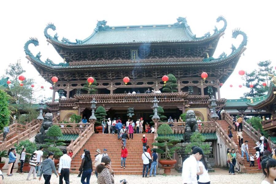 Hanoi: Perfume Pagoda - Yen Stream Boat Ride, Lunch & Cave - Lunch break around 13:00: fuel for the afternoon pagoda visit