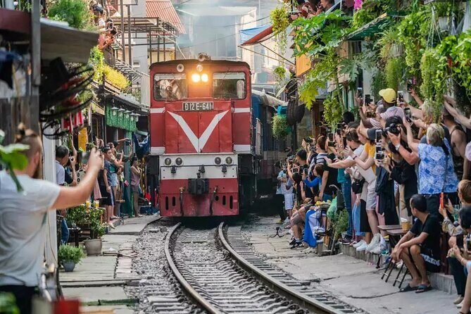 Hanoi Street Food Adventure: Train Street & Local Delights - Hanoi Old Quarter to Duờng Tau: the “why this combo works”