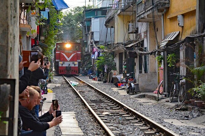 Hanoi Street Food Adventure: Train Street & Local Delights - Where you start: pickup, meeting point, and staying oriented
