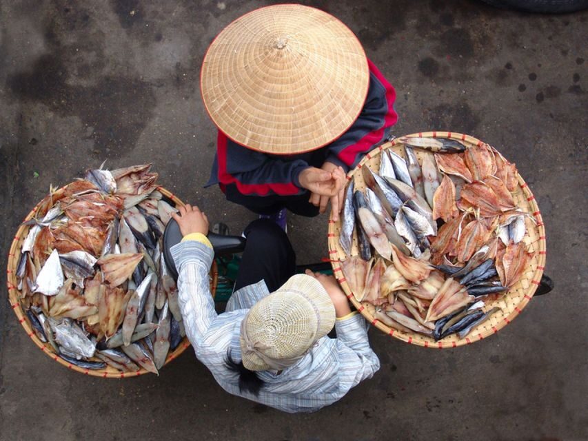 Hanoi: Street Food Experience with 5 Food Stops - Dong Xuan Market: where the eating begins