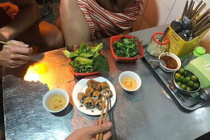 Hanoi street food tour (small group) - Bánh mì, chè Dung 95, and the end at Tạ Hiên