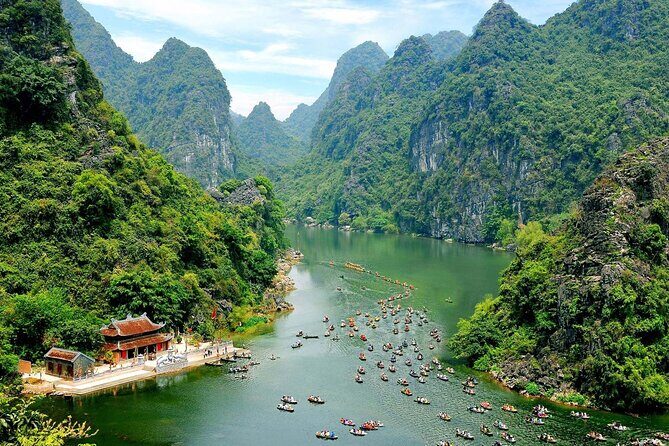 Hanoi to Ninh Binh 1 day: Trang An - Tam Coc - Mua Cave - Hoa Lu - Mua Cave: 500 Steps, Panoramic Views, and Sensible Gear