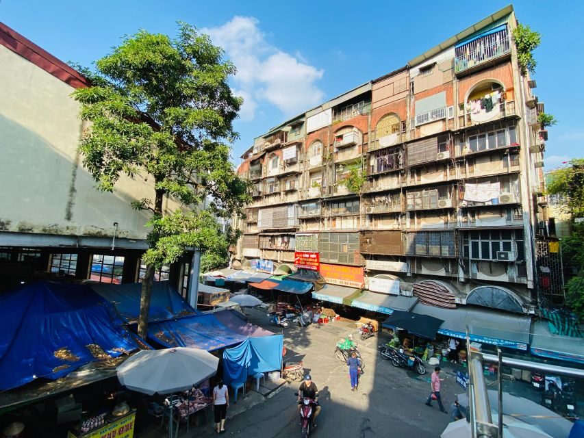 Hanoi: Vegan Street Food & Stories - A local restaurant hour: when you slow down and taste more fully