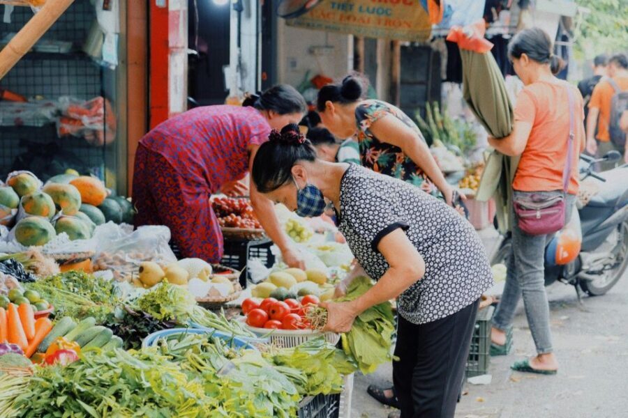 Hanoi: Vegan Street Food & Stories - Beer break and alley talk: the part you remember later