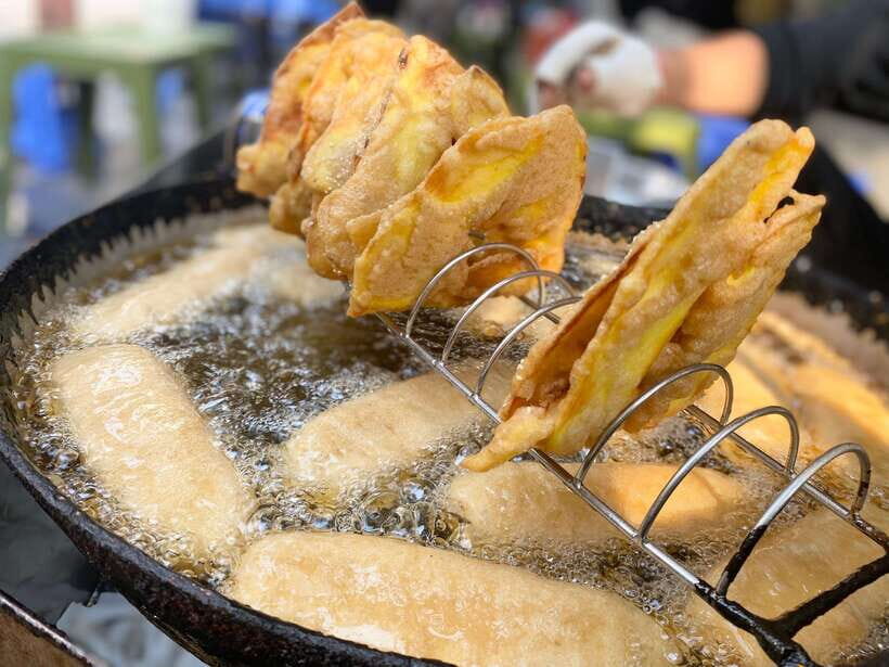 Hanoi: Vietnamese Street Food Tour with Egg Coffee - First flavor hits: beef noodle salad and banh mi