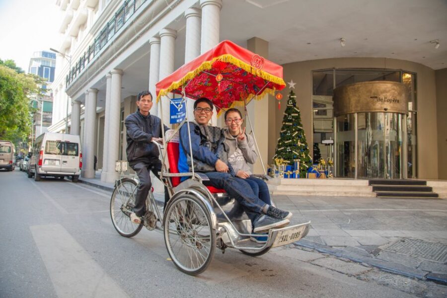 Hanoi Walking Street Food Tour & Cyclo Ride - Phở, Bánh Mì, and Chè: The Order Matters Less Than Going Hungry