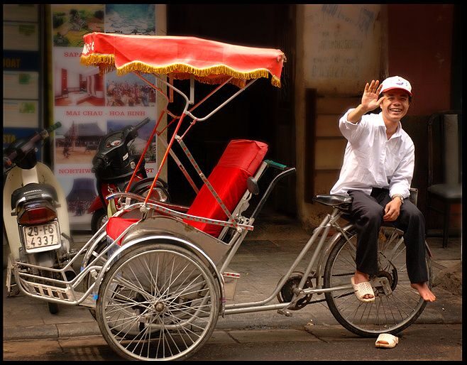 Hanoi Walking Street Food Tour & Cyclo Ride - Hoàn Kiếm Pickup and What Happens When You Meet Your Guide