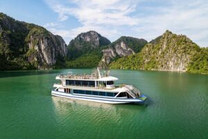 Hercules Grand Day Cruise Tour, Sung Sot Cave,Titop, Luon Cave - Boarding the Hercules: what three floors and a 100-person cap really means