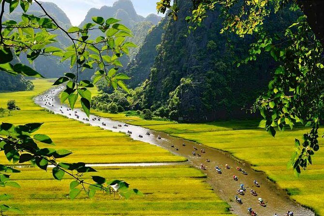 Hoa Lu - Tam Coc: Boat Trip and Bicycle Ride - The lunch break: goat meat buffet, water included, drinks not