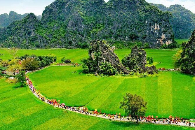 Hoa Lu Tam Coc Full-Day DELUXE Tour Including BUFFET LUNCH & River Boat Ride - Getting from Hanoi to Ninh Binh without turning it into a project