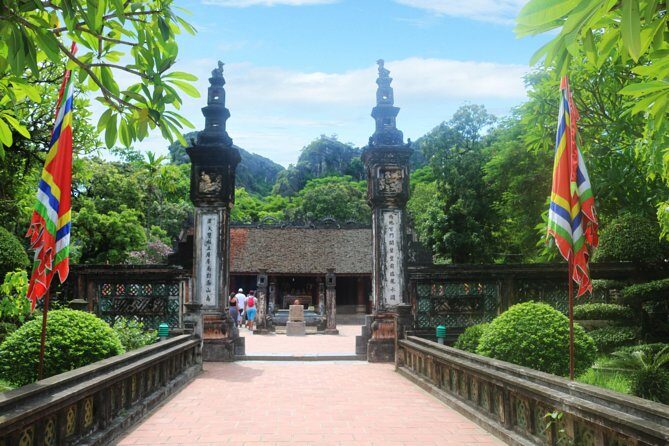 Hoa Lu - Tam Coc - Ninh Binh Day Tour: Biking, Visit Local Family - Hoa Lu and Tam Coc: the rhythm from mid-afternoon to return