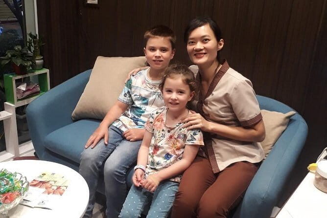 Hoang Spa Nourishing Shampoo & Head Shoulders Face Massage - One Hour in Hanoi: Why the Timing Works