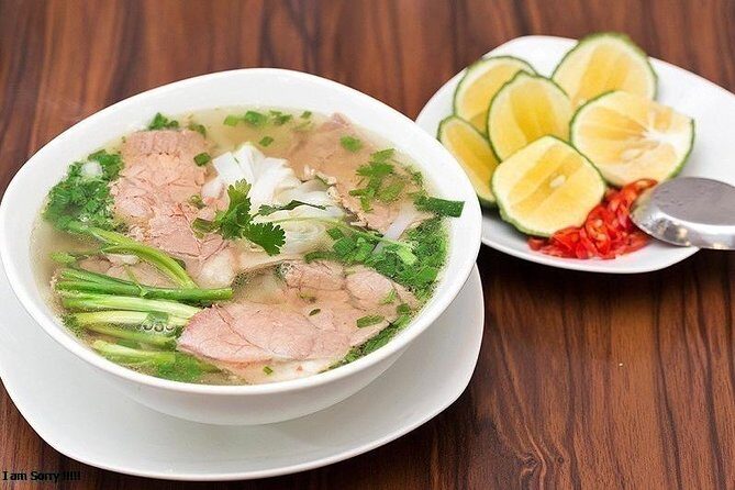 [HOT] Hanoi Old Quarter Walking Street Food - Small Group Tour - How the guides make this tour easier (not just more comfortable)