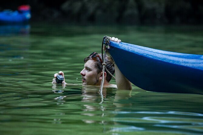 Kayaking at Lan Ha Bay - Wildlife spotting on the water: what to watch for
