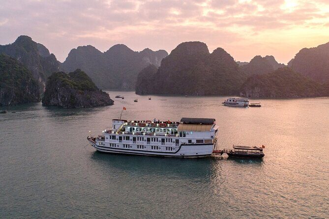 La Regina 2 days tour in Halong Bay & Bai Tu Long Bay - 4 star - Quick highlights