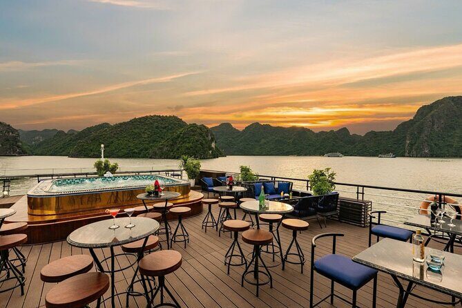 Lan Ha - Ha Long Bay 5Star cruise-Private balcony cabin 2day trip - Day 1: Trà Báu fishing-village area, then kayaking and swimming