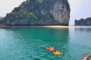 Lan Ha - Ha Long Bay - Dau Be island 2D/1N from Cat Ba in less touristy areas. - Day 2: Tien Ong Cave and the quieter side of Ha Long