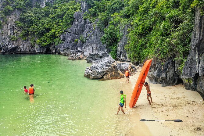 Lan Ha - Ha Long bay with local experts (small group guaranteed) - Kayaking through hidden lagoons, tunnels, and K.A + Bats caves