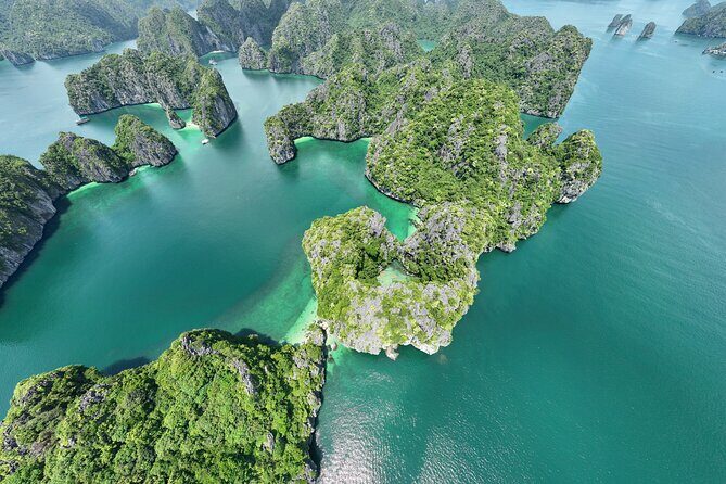 Lan Ha - Ha Long bay with local experts (small group guaranteed) - Southern Ha Long cruising: Dau Be, Vung Vieng, and less-touristy archways
