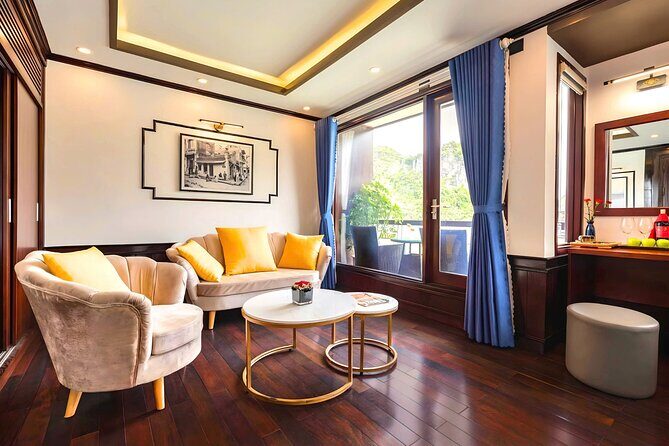 Le Journey Elegance Cruise 5 Star Lan Ha Bay - All Inclusive 2D1N - Food and Service: Vegetarian-Friendly Meals, Allergy Care, and Helpful Managers