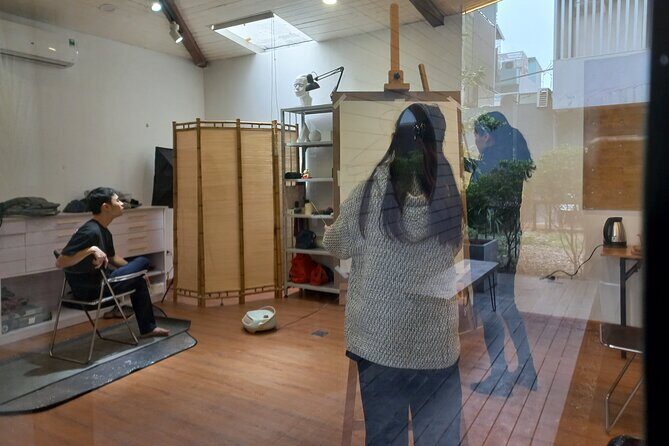 Life Drawing Class - Art Workshop at Art Tutor Hanoi - Teaching That Actually Comes to You