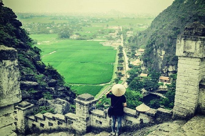 Luxury Hoa Lu - Tam Coc - Mua Cave 1 Day Tour - By Limousine & Small Group - Hoa Lư Ancient Capital: where the scenery has a storyline