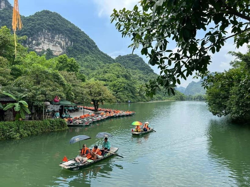 Luxury Limousine Tour: Hoa Lu, Trang An/Tam Coc & Mua Cave - Ninh Binh Lunch: Good Energy Before the Steps