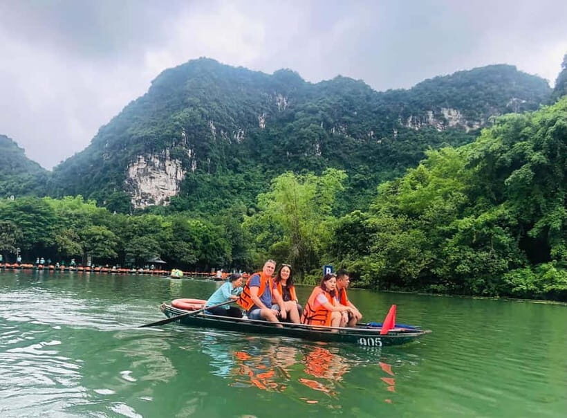 Luxury Limousine Tour: Hoa Lu, Trang An/Tam Coc & Mua Cave - Guides and Organization: Why the Day Feels Easy