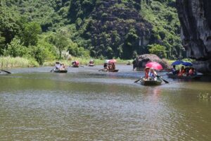 Luxury Limousine Trang An-Mua Cave - Bich Dong max 6-8 pax/ group - Morning Pickup (7:20–7:45) and the Easy Start Toward Trang An