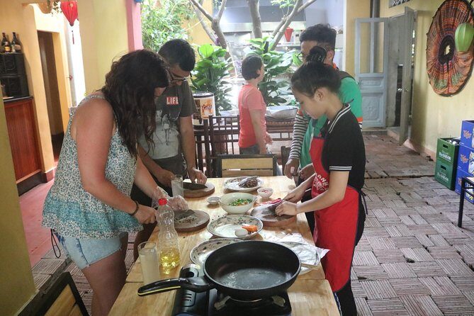 Luxury Limousine Trang An-Mua Cave - Bich Dong max 6-8 pax/ group - Lunch at a Local Restaurant: A Set Menu That Keeps the Day Moving