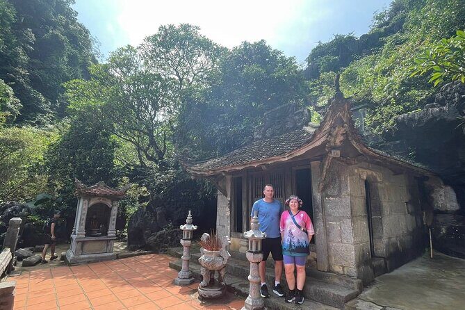 Luxury Ninh Binh Full Day Tour From Hanoi (Trang An - Hoa Lu) - Hoa Lu Temples of the Dinh & Le Dynasties: History You’ll Actually Place