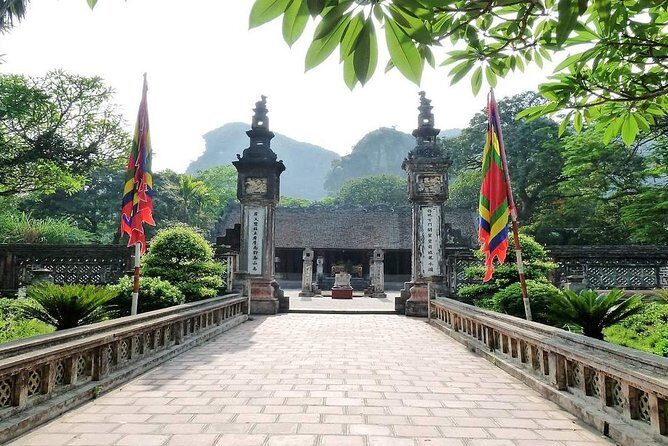 Luxury Ninh Binh: Hoa Lu - Mua Cave - Tam Coc Day Tour from Hanoi - Hoa Lu’s Dinh and Le temples: Walking Vietnam’s old capital