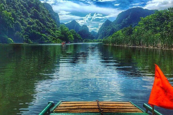 Luxury Ninh Binh: Hoa Lu - Mua Cave - Tam Coc Day Tour from Hanoi - Guide quality: Why communication makes the day easier