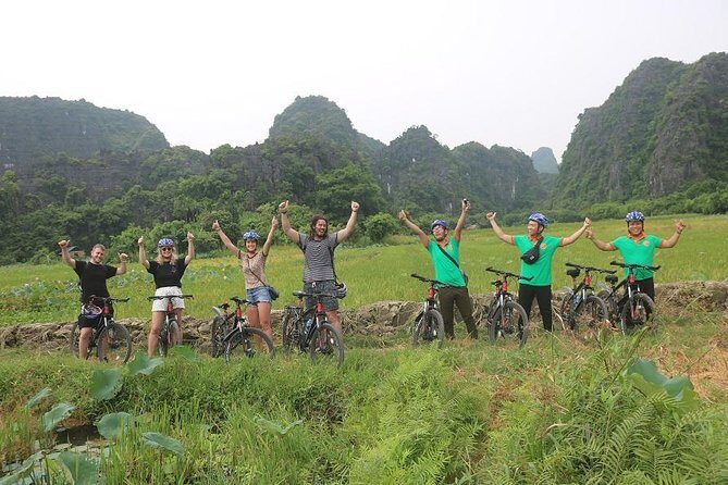 Luxury Tam Coc or Trang An-Mua Cave -Bich Dong Max 6 -8 pax/group - Lunch stop that actually works for a day like this