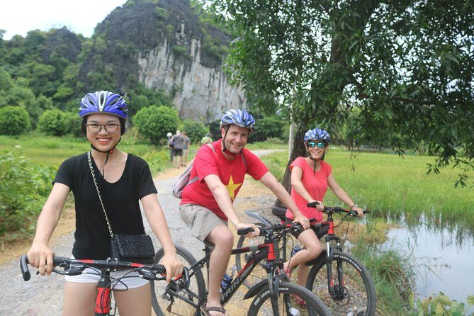 Luxury Tam Coc or Trang An-Mua Cave -Bich Dong Max 6 -8 pax/group - Mua Cave at 15:00: the dragon tail loop top viewpoint