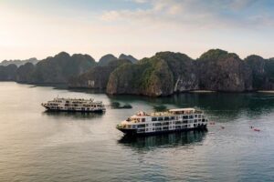Mon Chéri Cruise 5 star: Unique 2 Days Tuan Chau - Halong bay - Lan Ha Bay - Halong Bay Scenery Block on Day One (2.5 Hours)
