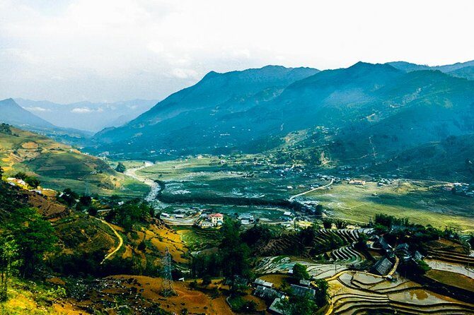 Mountain views & Rice Terraced Fields Hiking – 2D 1N - Day 1 in Sapa: meeting at the church and heading uphill