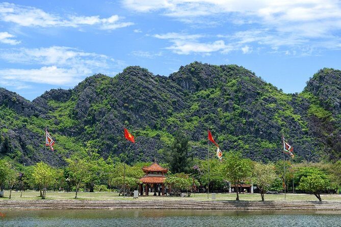 Ninh Binh Daily Tour: Hoa Lu- Am Tien Cave - Tam Coc- Bike - Bich Dong pagoda - Am Tien Cave and Tuyet Tinh Coc: Lake Views and a Stair Test