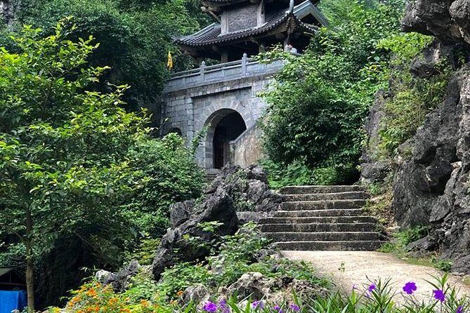 Ninh Binh Daily Tour: Hoa Lu- Am Tien Cave - Tam Coc- Bike - Bich Dong pagoda - Bich Dong Pagoda: 1428 and 200 Steps to Earn the View