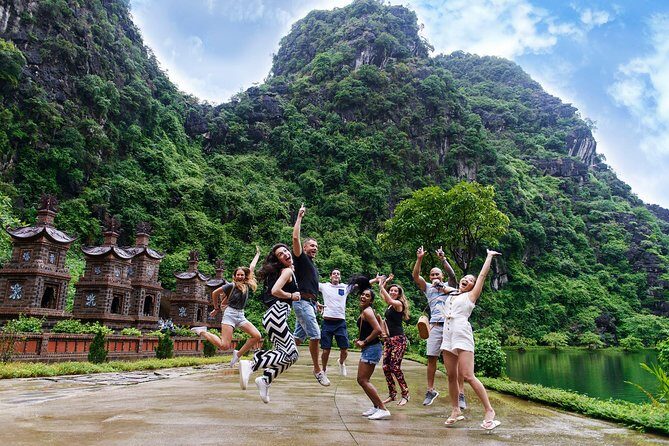 Ninh Binh Daily Tour: Hoa Lu- Am Tien Cave - Tam Coc- Bike - Bich Dong pagoda - The Guide and Lunch: Where the Day Usually Either Works or Doesn’t