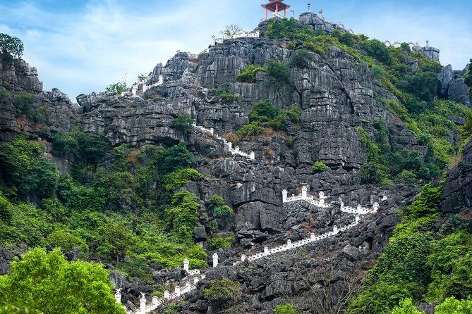 Ninh Binh Daily Tour: Hoa Lu -Mua Cave -Tam Coc- Bike-Swimming with Sunset Party - Tam Coc sampan boat ride: the classic scenery, done right