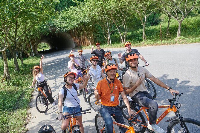 Ninh Binh Day Trip: Bai Dinh-Trang An-Mua Cave, Buffet, Boat, Bus - Buffet lunch, water, and the small comforts that keep you smiling