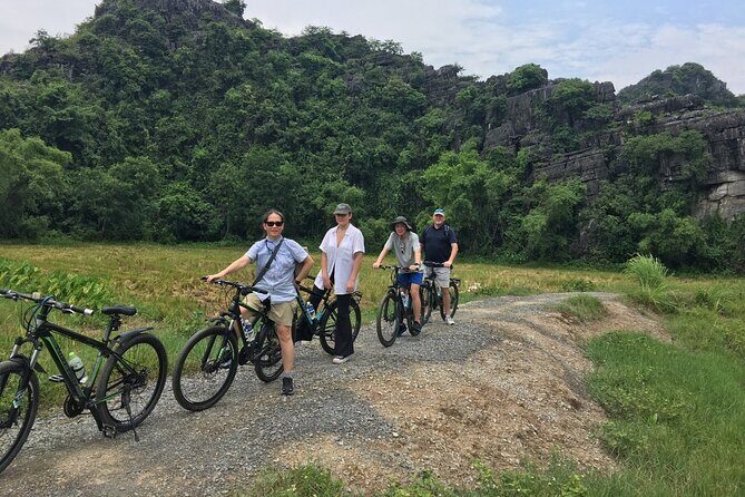 Ninh Binh Full-Day Small Group of 9 Guided Tour from Hanoi - Hoa Lu temples: stepping into Vietnam’s earlier dynasties