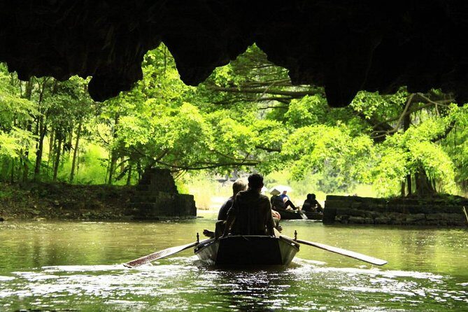 Ninh Binh Full Day Tour to Hoa Lu Tam Coc Mua Cave Buffet Lunch - Mua Cave and Lying Dragon Mountain: Nearly 500 Steps for Big Views