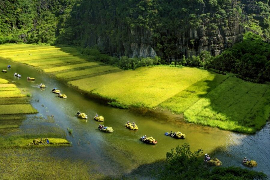 Ninh Binh: Hoa Lu, Trang An and Mua Caves Hiking Day Trip - Trang An’s UNESCO boat ride: Bright Cave, Dark Cave, and Ba Giọt