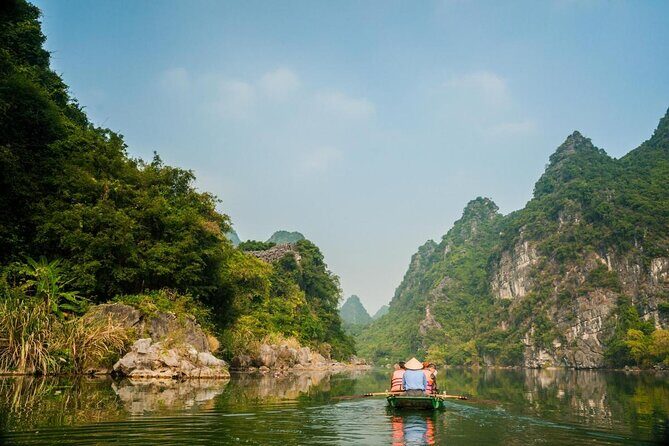 Ninh Binh Luxury Day Tour by Limousine- Small Group- All included - Tam Coc sampan: local rowers and the Halong Bay on land feeling