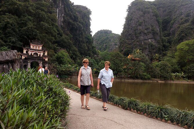 Ninh Binh Luxury Day Tour by Limousine- Small Group- All included - Mua Cave and the lying dragon mountain climb